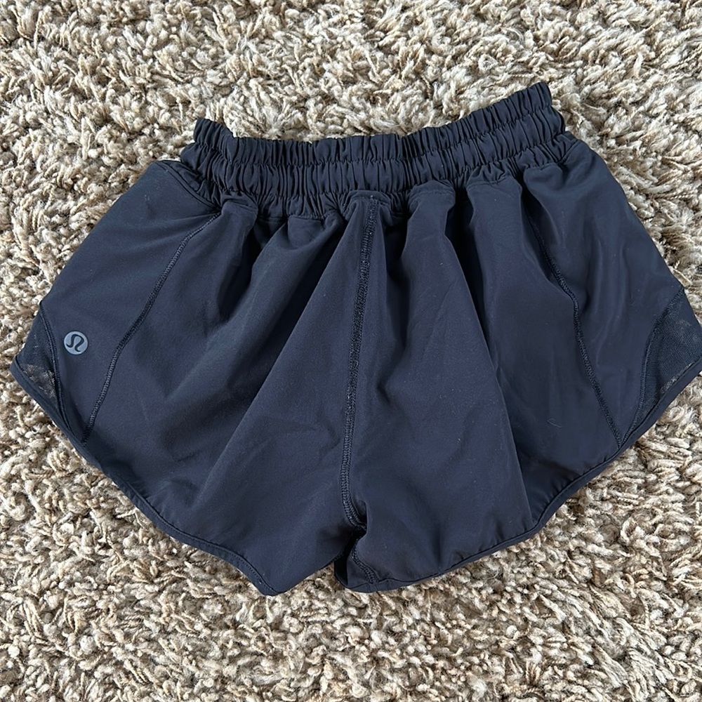 Lululemon 2.5” Hotty-hot low rise shorts. Size 0